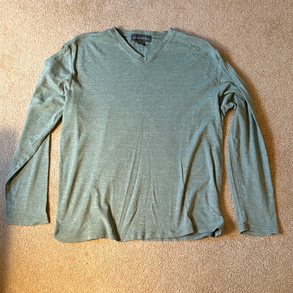 Banana Republic V-Neck long sleeve t shirt in Sage Green large